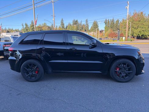 Used 2019 Jeep Grand Cherokee SRT image 11