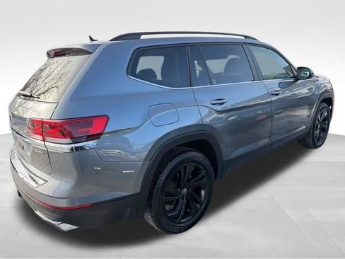 Certified 2023 Volkswagen Atlas SE w/ Black Wheel Package image 9
