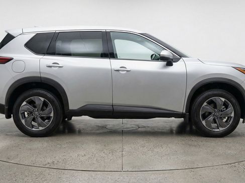 Used 2025 Nissan Rogue SV image 9