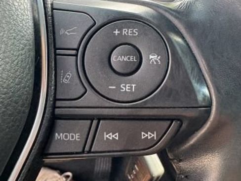 Used 2019 Toyota Camry SE FWD image 10