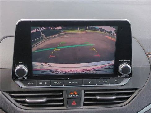 Used 2020 Nissan Altima 2.5 SR w/ Premium Package image 13