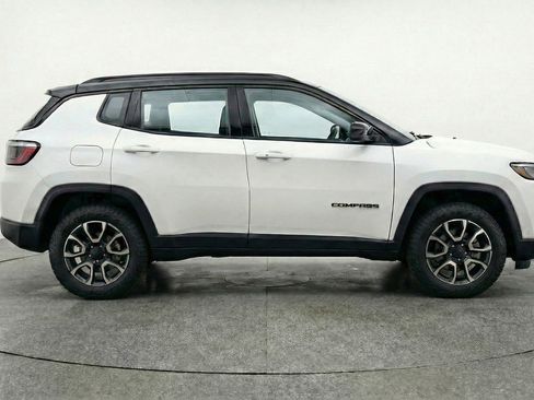 Used 2025 Jeep Compass Trailhawk image 11
