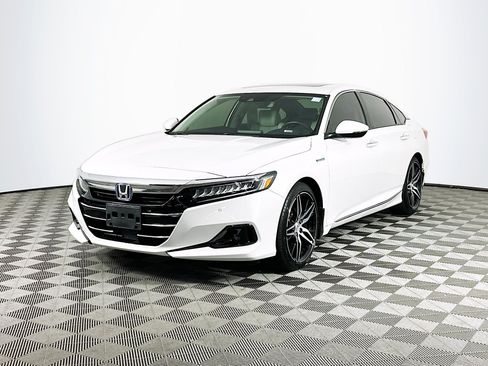 Used 2022 Honda Accord Touring image 3