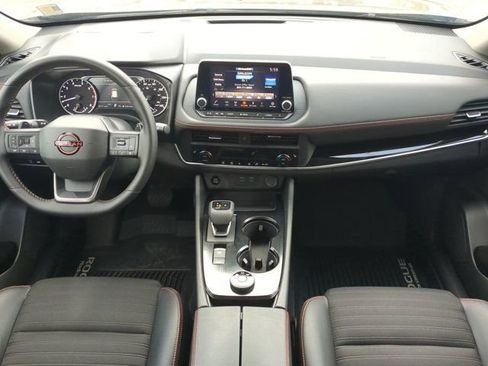 Used 2025 Nissan Rogue SV AWD/4WD image 14