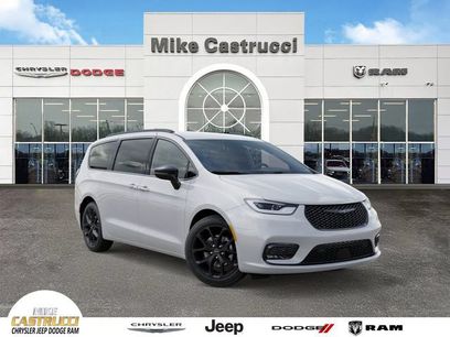 New 2026 Chrysler Pacifica Select w/ S Appearance Package