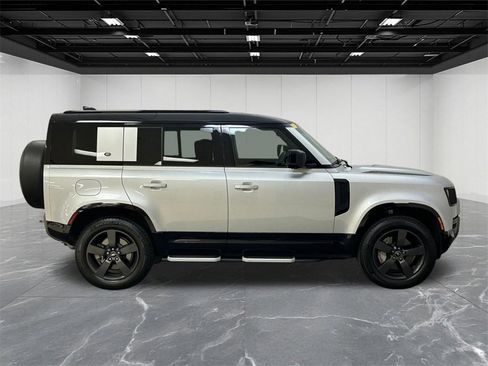 Used 2023 Land Rover Defender 110 X-Dynamic SE image 8