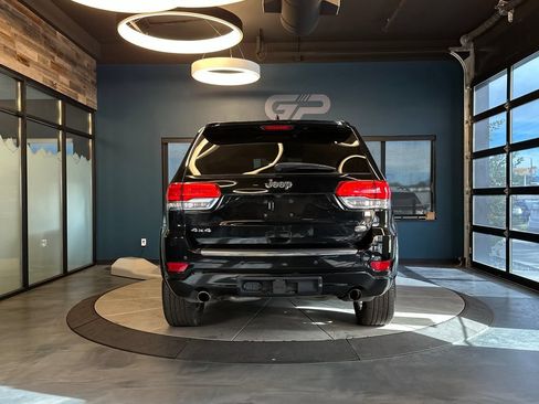 Used 2017 Jeep Grand Cherokee Overland w/ Jeep Active Safety Group AWD/4WD image 4