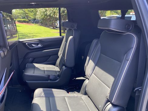Used 2023 GMC Yukon XL SLT w/ SLT Premium Package AWD/4WD image 18