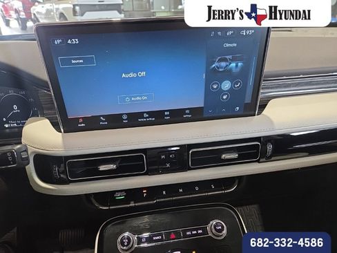 Used 2022 Lincoln Nautilus Black Label w/ Class II Trailer Tow Package AWD/4WD image 11