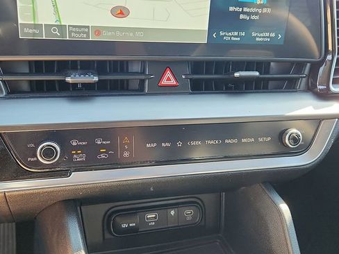 Used 2024 Kia Sportage EX FWD image 15