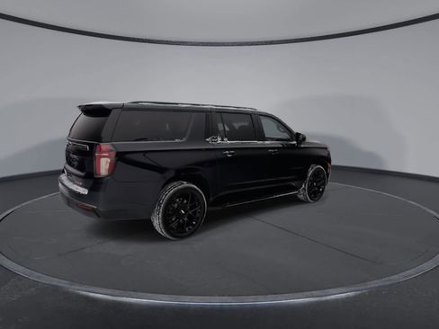 Used 2022 Chevrolet Suburban RST image 8