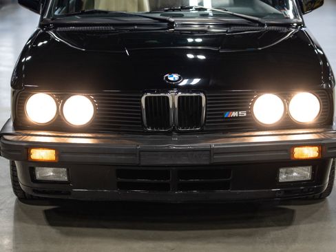 Used 1988 BMW M5 RWD image 16
