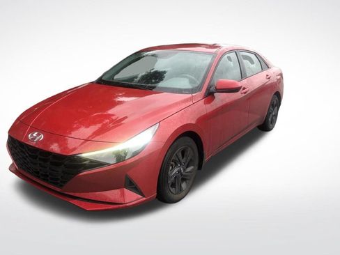 Used 2023 Hyundai Elantra SEL FWD image 2