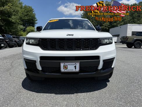 Used 2022 Jeep Grand Cherokee L Laredo AWD/4WD image 2