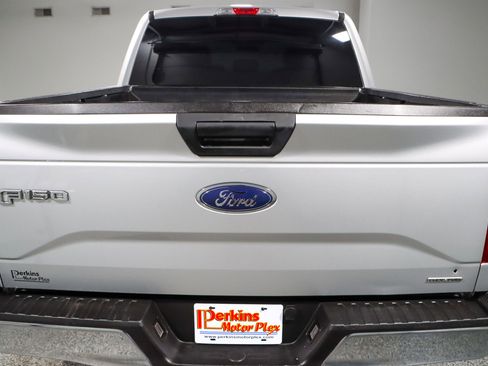Used 2015 Ford F150 XLT image 8