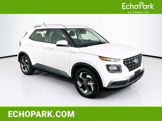Used 2025 Hyundai Venue SEL video 1