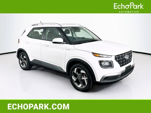 Used 2025 Hyundai Venue SEL image 1
