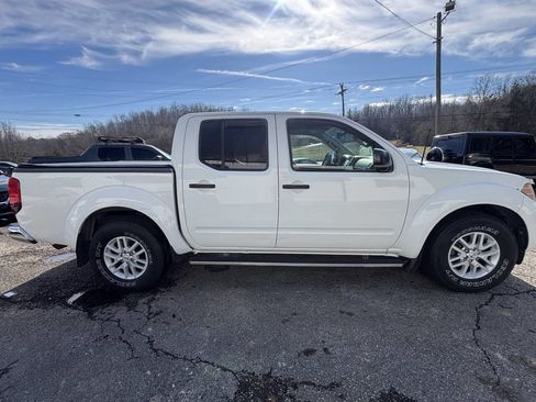Used 2015 Nissan Frontier SV w/ SV Value Truck Package image 5