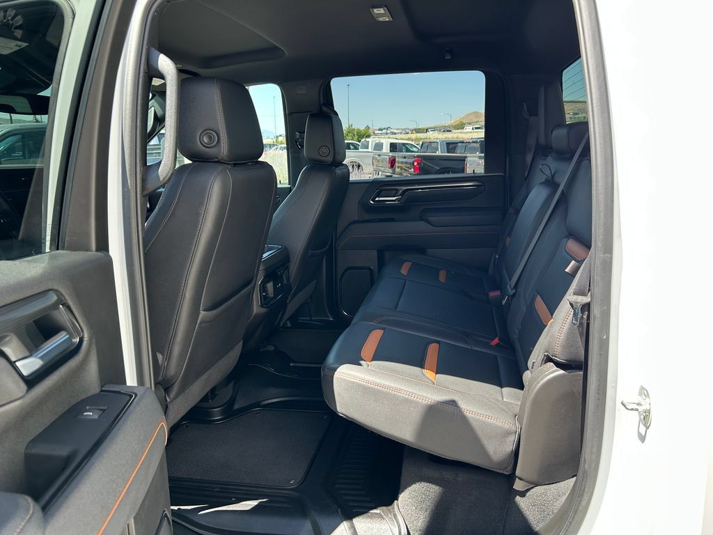 Used 2025 GMC Sierra 2500 AT4 AWD/4WD image 16