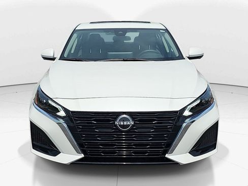 Used 2025 Nissan Altima 2.5 SL FWD image 9