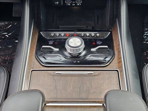 Used 2024 Jeep Grand Wagoneer Series I w/ HD Trailer Tow Package image 12