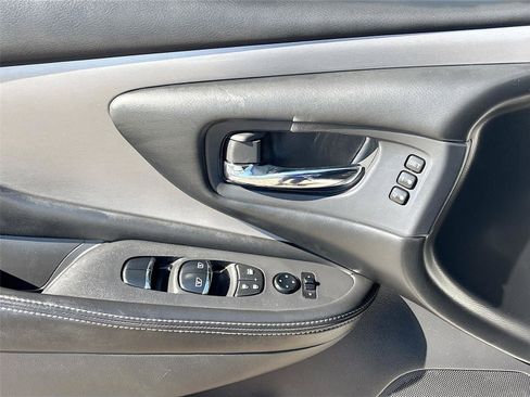 Used 2019 Nissan Murano SL w/ Cargo Package image 19