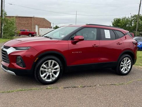 Used 2021 Chevrolet Blazer LT w/ Sound & Technology Package FWD image 3