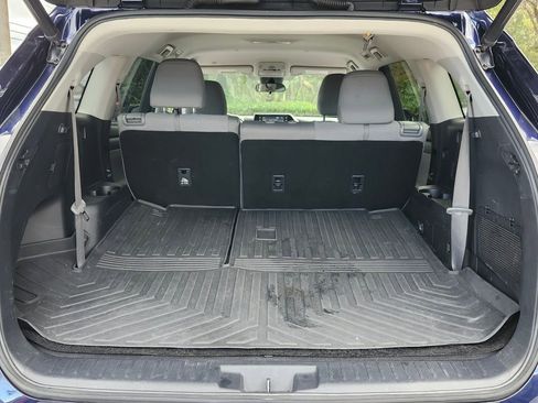 Used 2021 Toyota Highlander LE image 10