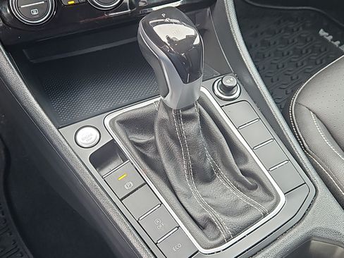 Certified 2023 Volkswagen Jetta SE FWD image 18