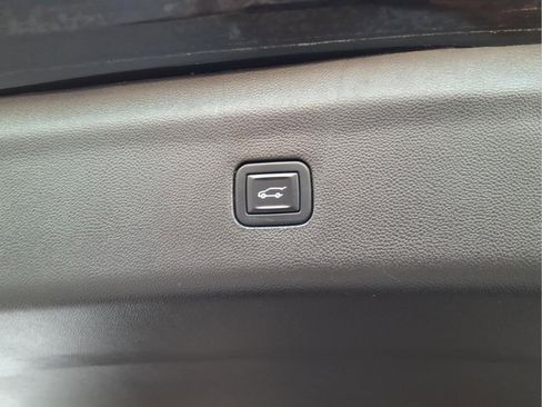 Used 2021 Buick Enclave Essence image 5