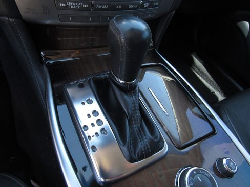 Used 2016 INFINITI Q70 L 3.7 w/ Deluxe Touring Package image 20