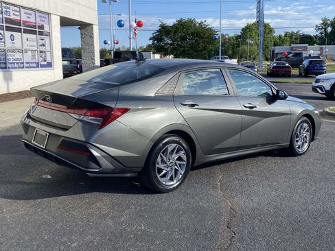 Used 2024 Hyundai Elantra SEL FWD image 7