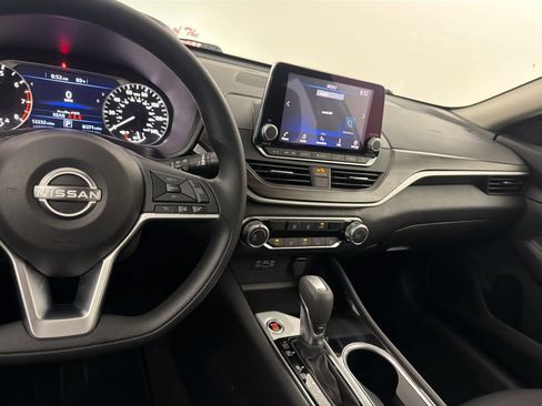 Certified 2024 Nissan Altima 2.5 SV FWD image 18