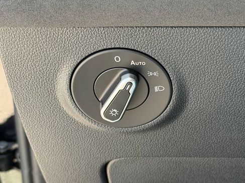 New 2026 Volkswagen Taos SE FWD image 22