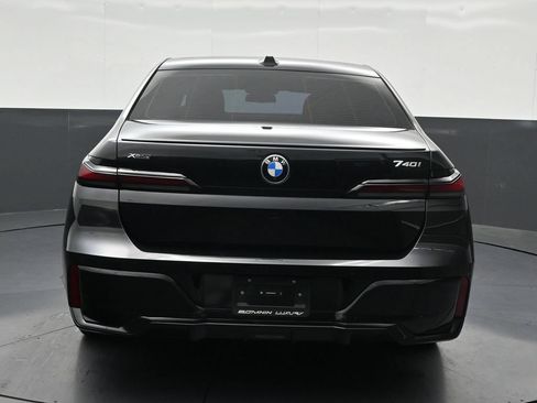 Used 2025 BMW 740i xDrive AWD/4WD image 4