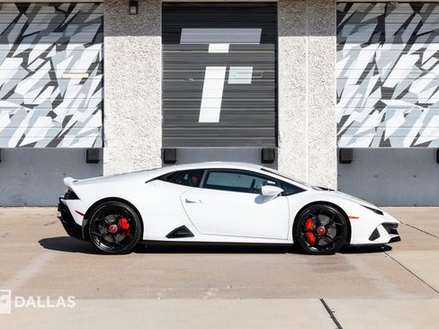 Used 2020 Lamborghini Huracan EVO image 17