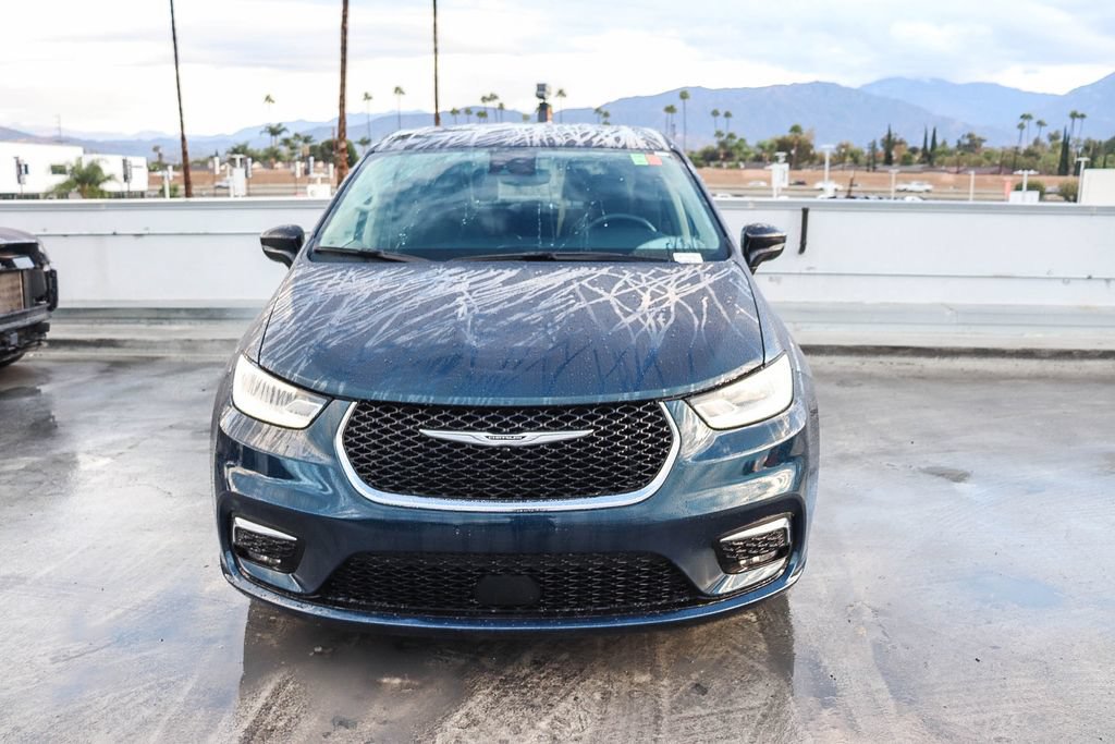 Used 2024 Chrysler Pacifica Limited FWD image 3