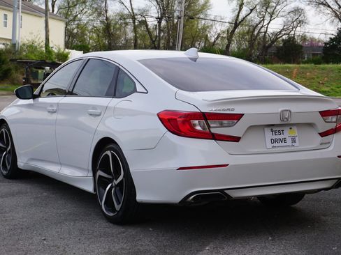 Used 2018 Honda Accord Sport image 9
