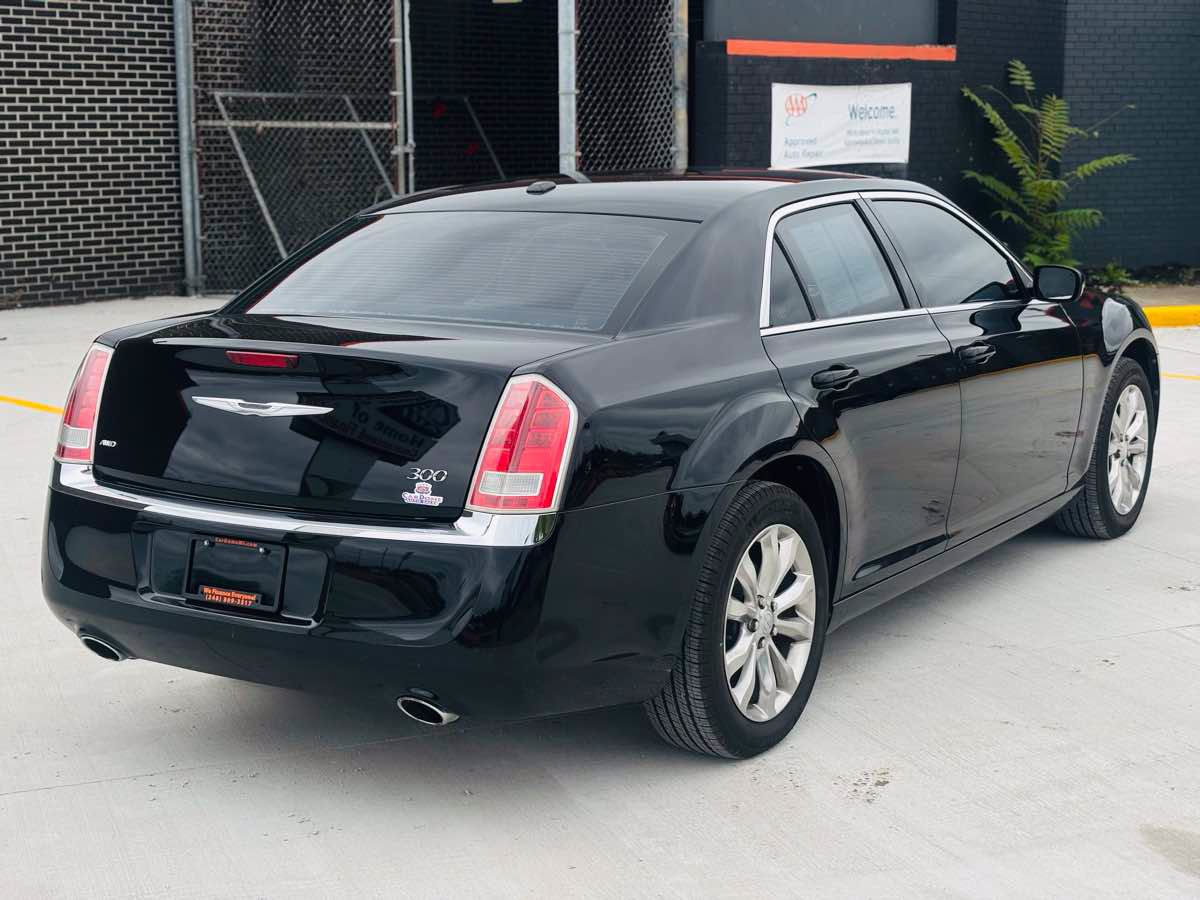 Used 2014 Chrysler 300 AWD image 9