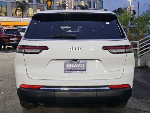 New 2025 Jeep Grand Cherokee L Laredo image 6