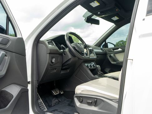 Used 2020 Volkswagen Tiguan SE R-Line AWD/4WD image 13