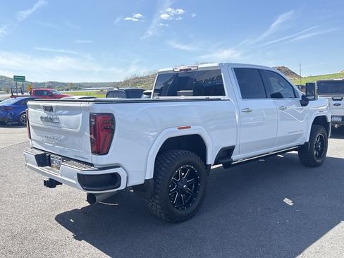 Used 2024 GMC Sierra 2500 Denali Ultimate AWD/4WD image 3