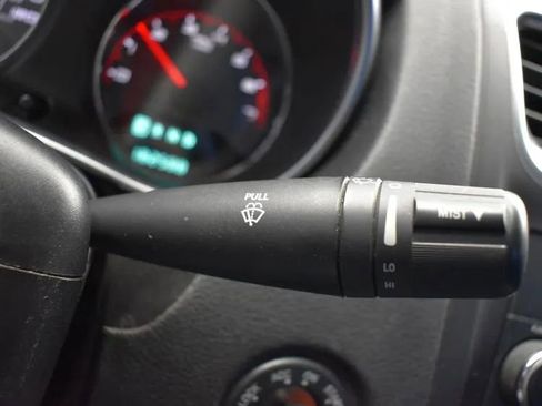 Used 2013 Dodge Avenger SXT image 25