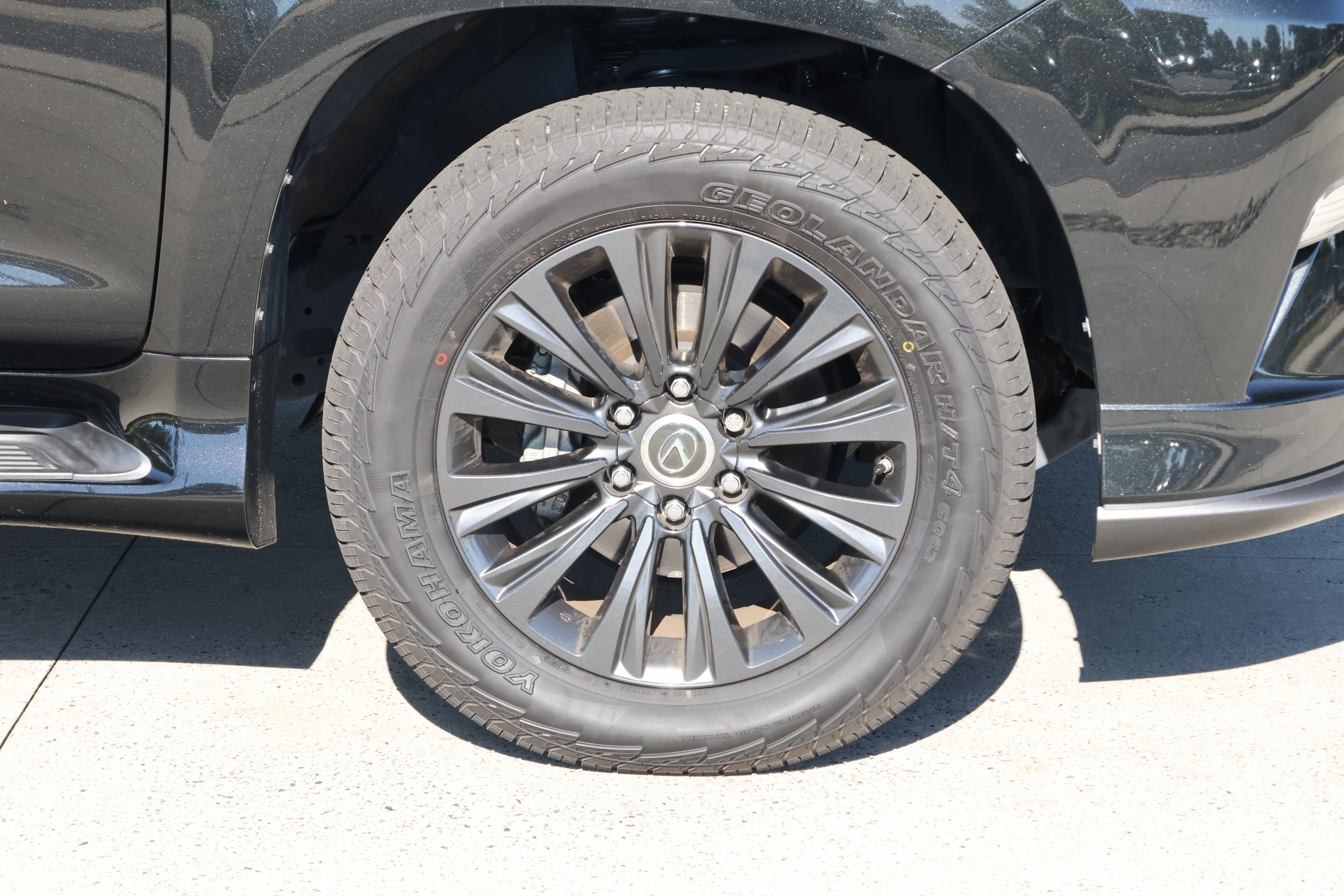 Used 2023 Lexus GX 460 Premium w/ Accessory Package AWD/4WD image 11