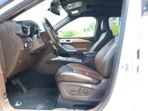 Used 2022 Ford Explorer King Ranch w/ Class IV Trailer Tow Package AWD/4WD image 11