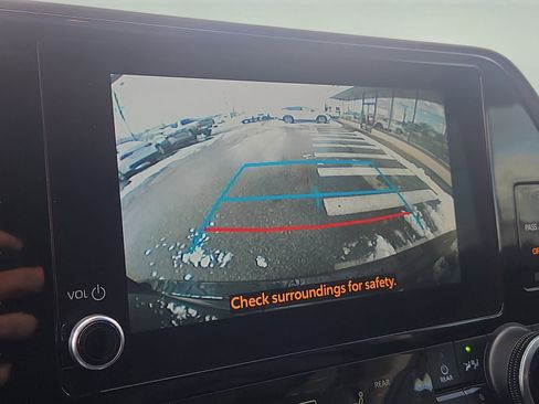 Used 2023 Toyota Highlander image 9