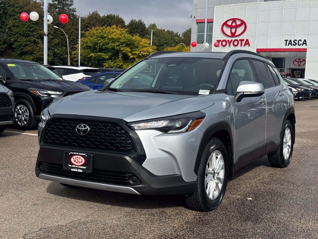 Used 2023 Toyota Corolla Cross LE w/ Moonroof Package AWD/4WD image 3