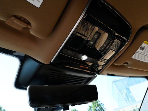 Used 2025 Land Rover Range Rover SE AWD/4WD image 31