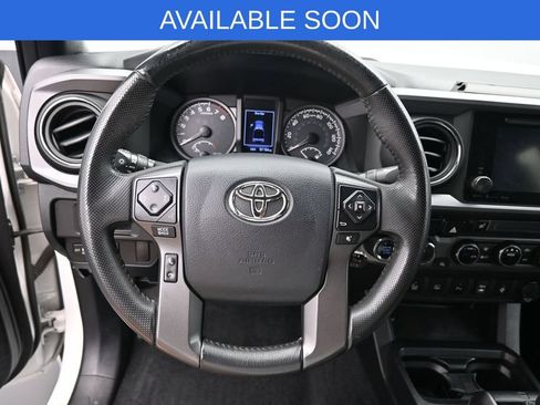 Used 2016 Toyota Tacoma TRD Off-Road w/ Premium & Technology Package AWD/4WD image 14