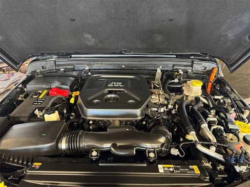 Used 2022 Jeep Wrangler Unlimited Sahara w/ Cold Weather Group image 27